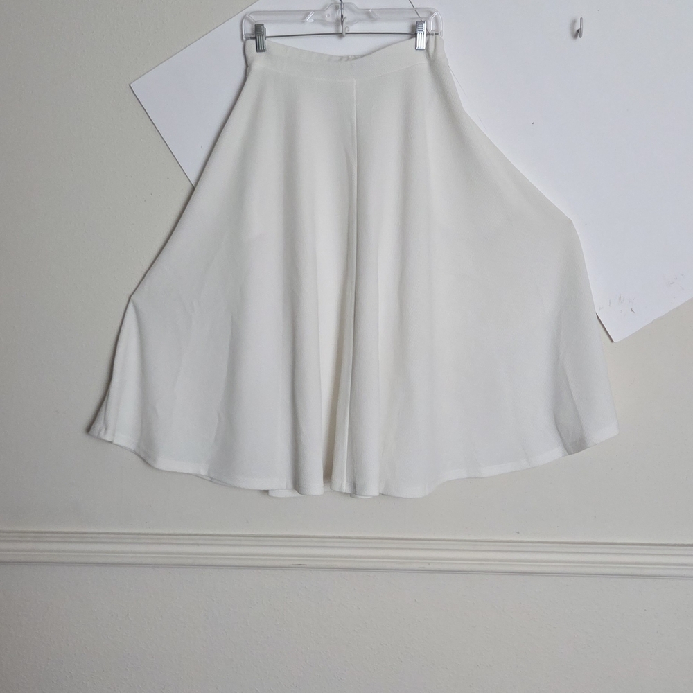 Elegant White Women's Midi Swing Skirt (Sz. L) - Picture 3 of 4
